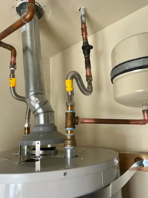 Water heater installation and plumbing repair in Madera Ranchos